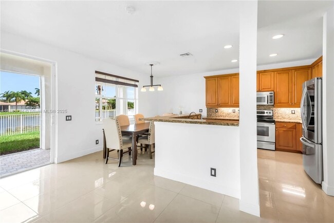 Photo - 663 Live Oak Ln