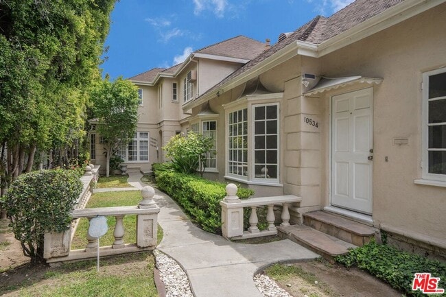 Building Photo - 10534 Eastborne Ave