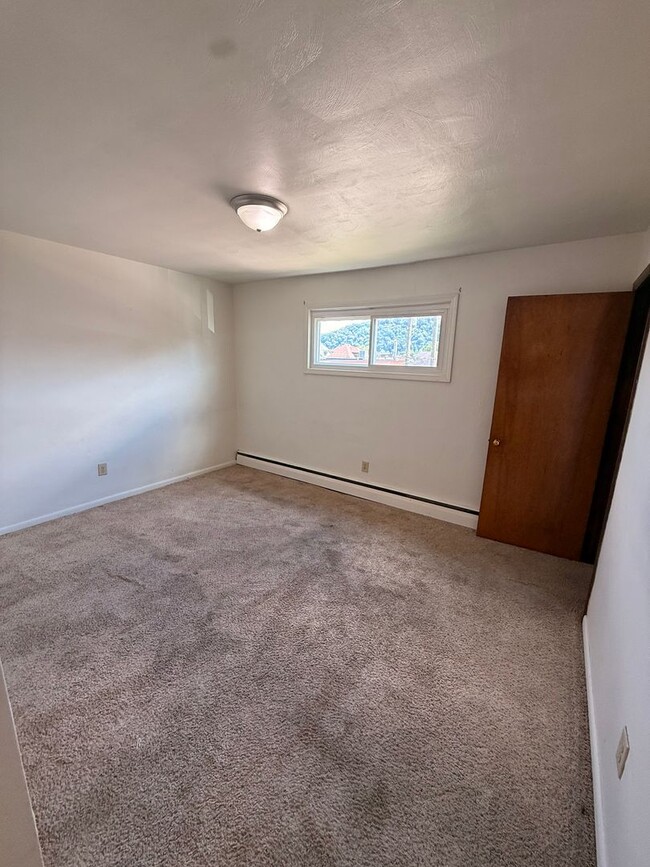 Photo - 2 Bedroom 1 Bathroom Apartment For Rent!