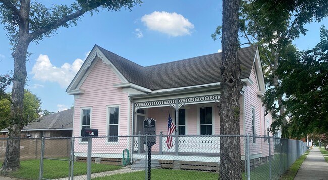 Photo - 917 Pinckney St