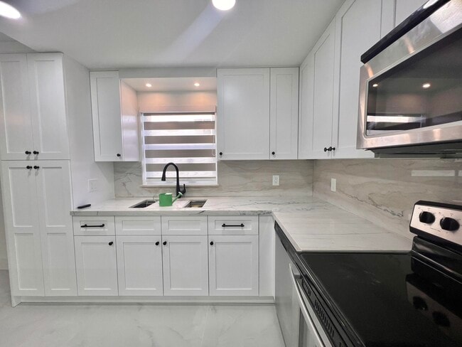 Photo - 720 N Dixie Hwy Condo Unit 203