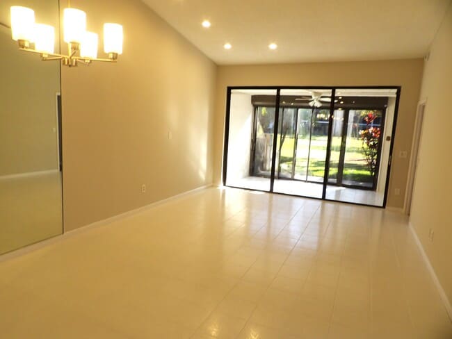 Sala de estar Florida Room - 5242 Fairway Woods Dr