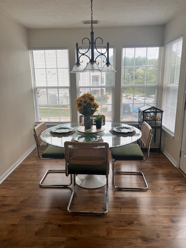 Building Photo - 3105 Cardinal Way Unit E