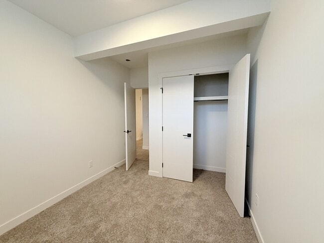 Photo - 14002 123a Ave NW Unit 4