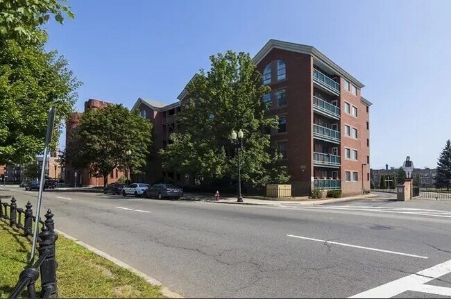 Photo - 50 S Common St Unidad 403