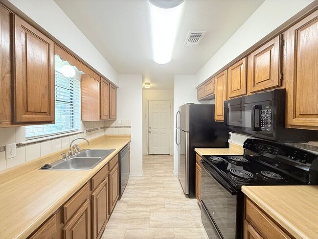 Photo - 6101 Lake Joanne Dr
