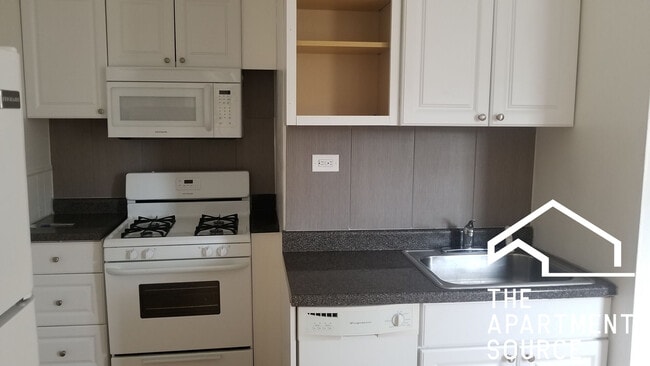 Building Photo - 4409 N Kenneth Ave Unit 2B