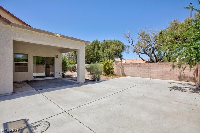 Building Photo - 2598 Highland Cliff Dr