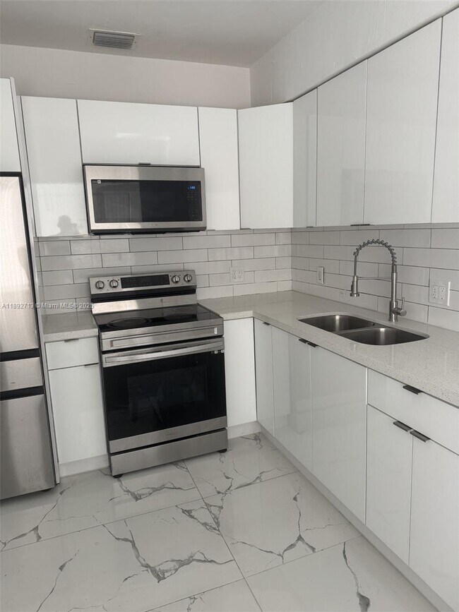 Photo - 345 SW 49th Ave