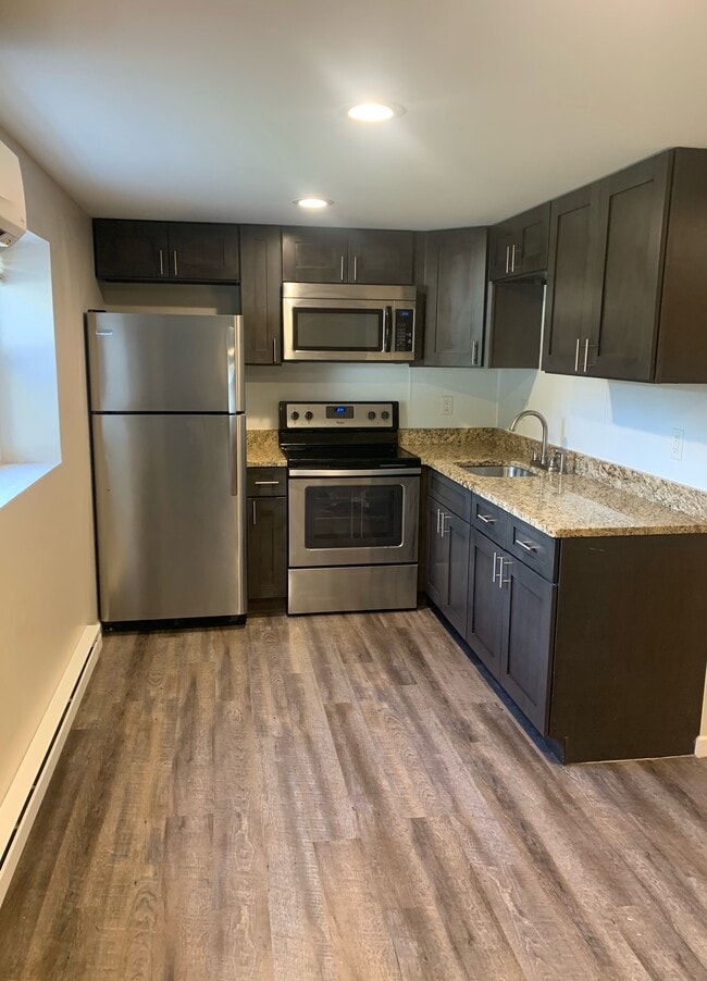 Building Photo - PINE GROVE MANOR Unit 4056