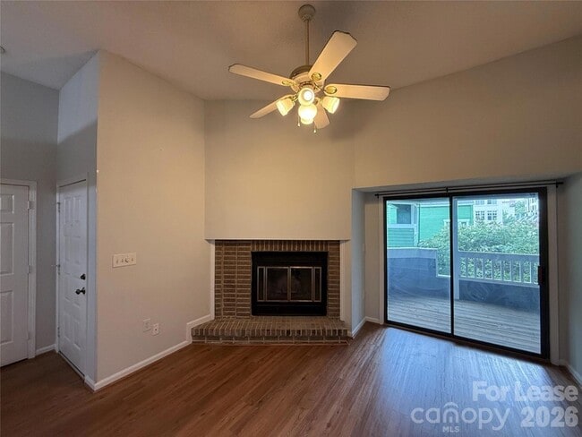 415 W 8th St
