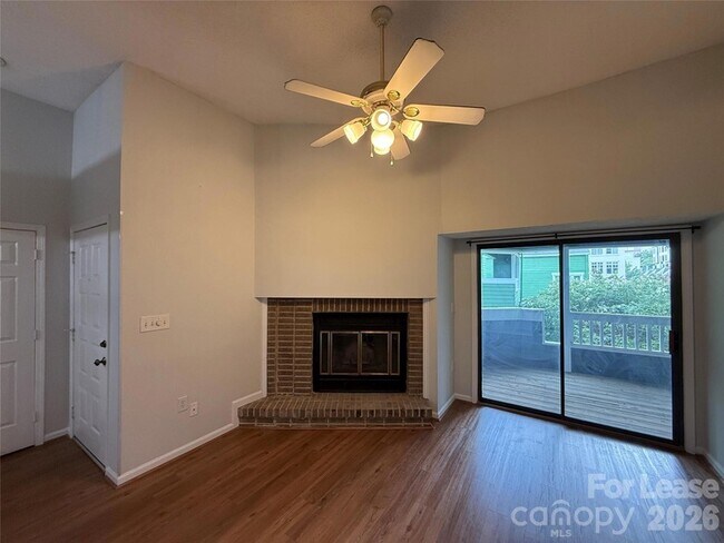 Photo - 415 W 8th St