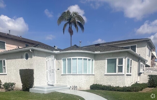 Building Photo - 931 E La Palma Dr Rental
