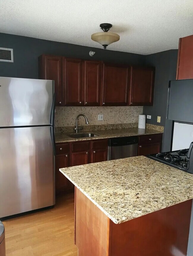 Photo - 545 N Dearborn St