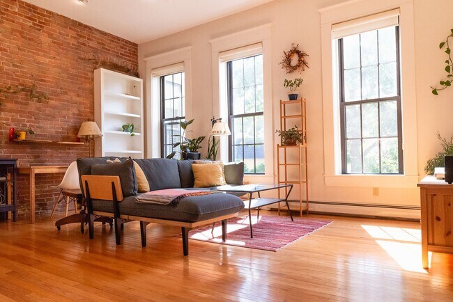 Photo - Beautiful 1 Bedroom In One Of Portlands Most Historic Buildings