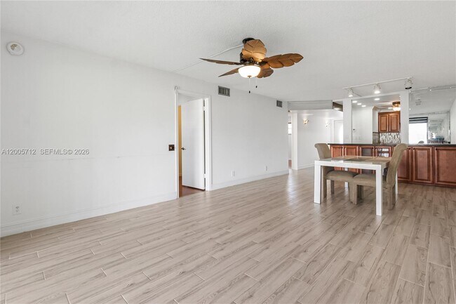 Photo - 711 S Hollybrook Dr Unit 209