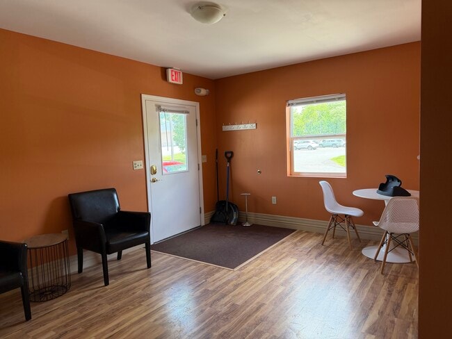 Building Photo - 9 Violette Way Unit Suite 3