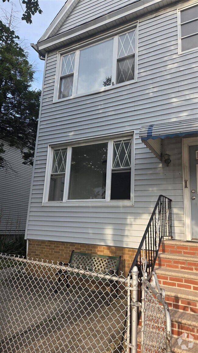 Building Photo - 42-21 65th Pl Rental