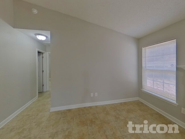 Photo - 882 Anchor Way NE