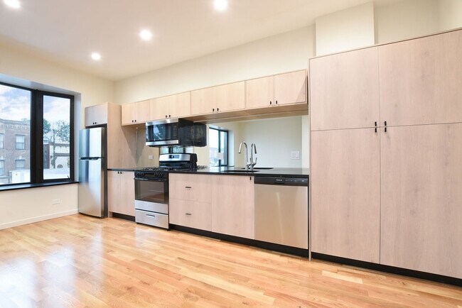 Photo - 3429 W Fullerton Ave Unidad 2