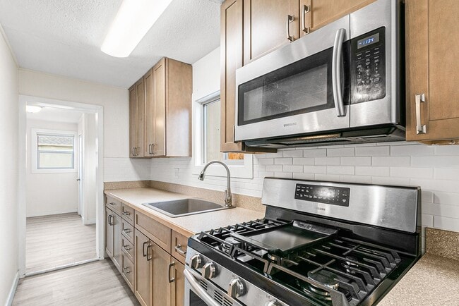 Photo - Charming Private 1-Bedroom Carriage House with Modern Amenities in Englewood