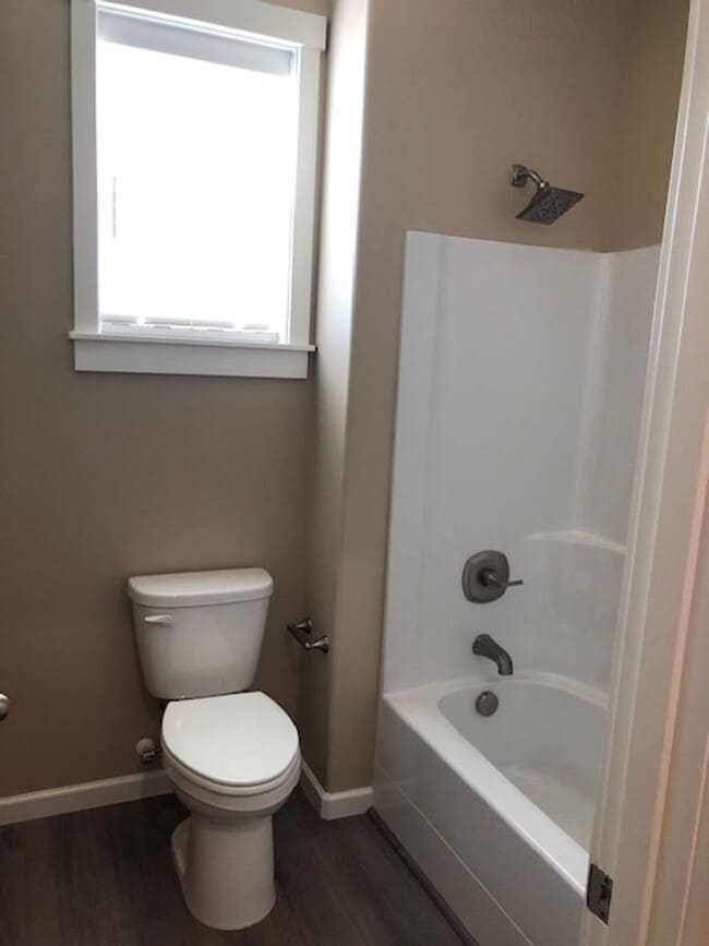 Photo - On cul de sac