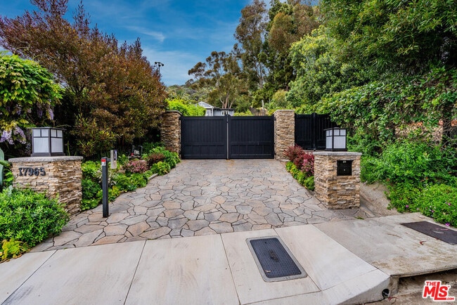 Photo - 17965 Surfview Ln