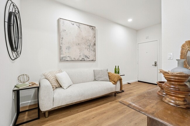 2BR, 1 BA - Living Room