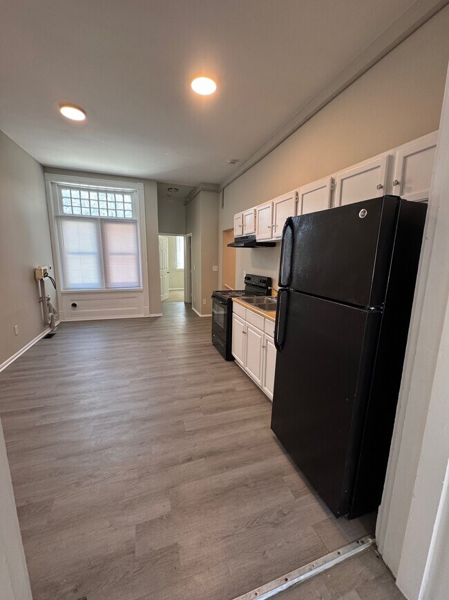 Photo - Old Louisville - Oak Street Apartments