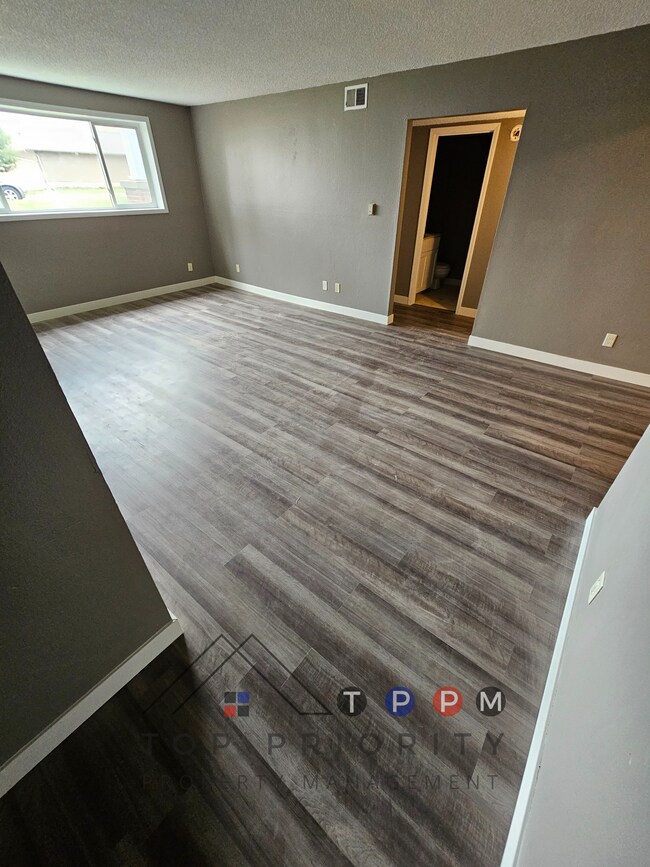 1229 Ravenwood Rd Apartments For Rent in Waterloo, IA