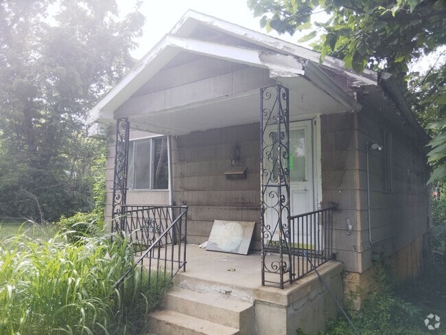 Building Photo - 4521 Oakwood Ave Rental