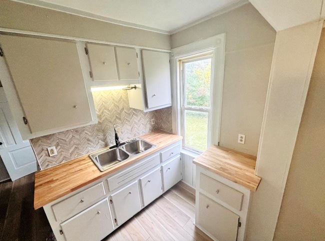 Photo - 821 N Bond St Apartamento Unidad 821 N Bond - 2