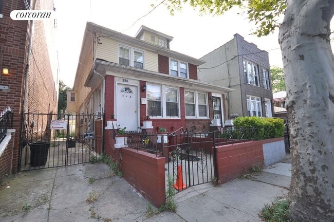 Photo - 298 E 46th St