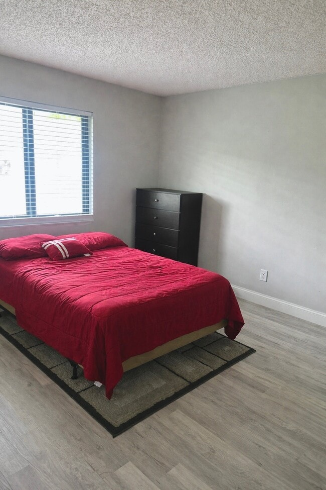 Dormitorio - 7344 Palmdale Dr