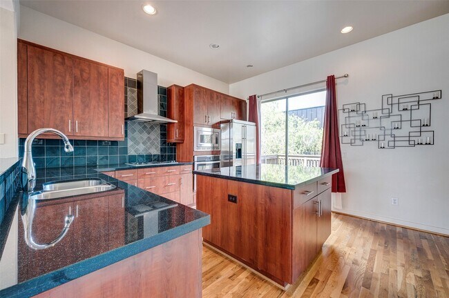 Photo - 1729 Reinerman St