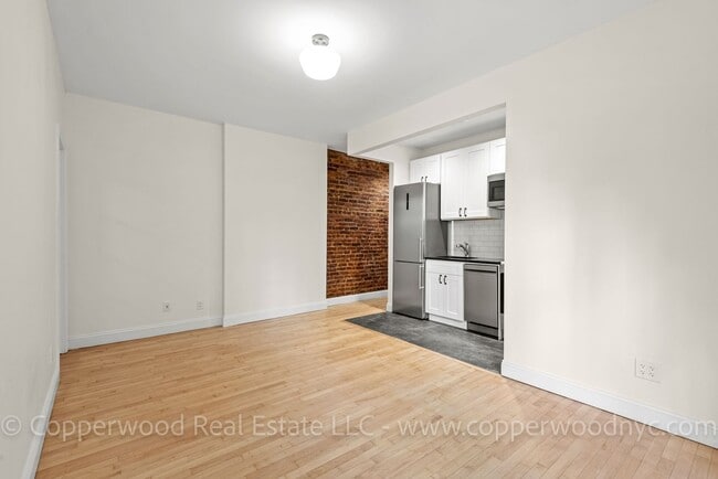 Photo - 315 East 84th St