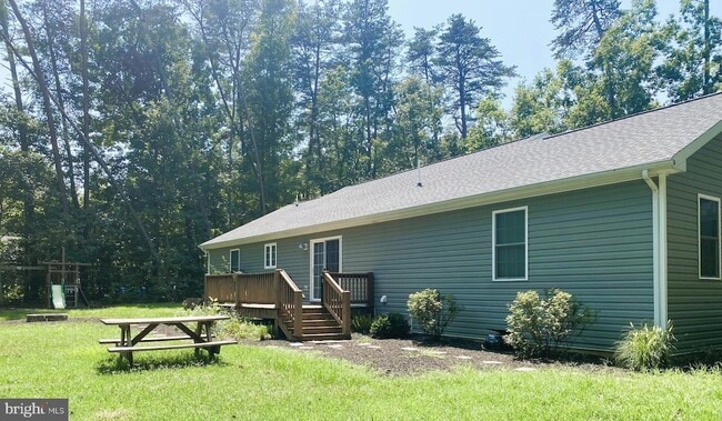 Photo - 64 Hemlock Ln