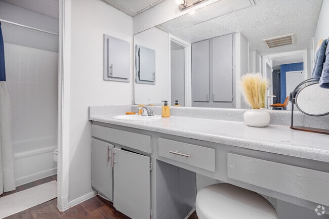 1BR, 1BA - 720SF -