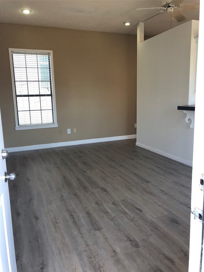 Photo - 543 W 27th St Unit F
