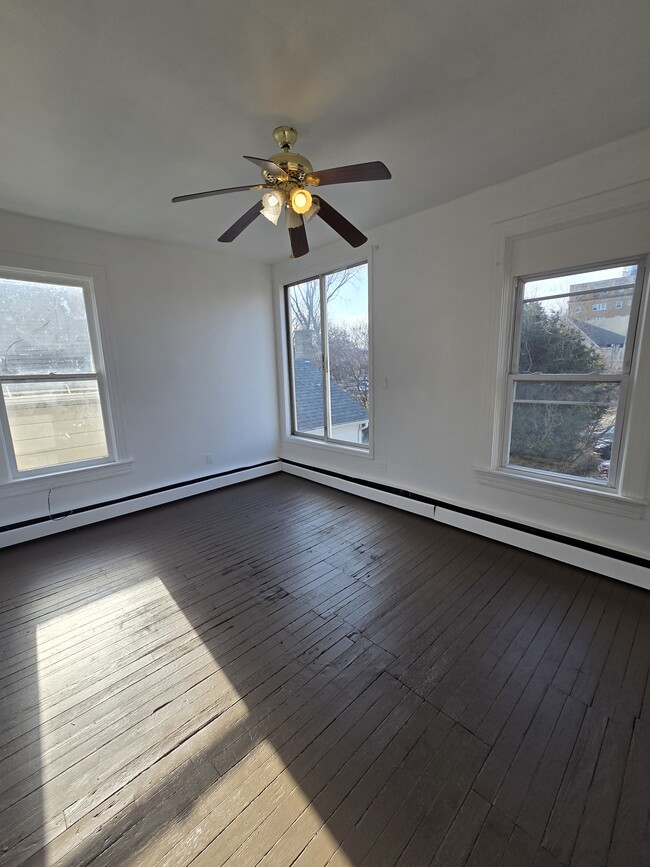 Photo - 365 S River St