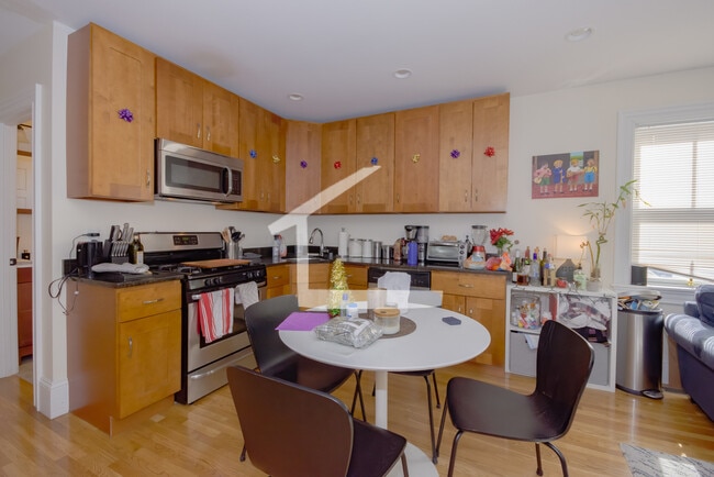 Photo - 84 Linden St Unidad 2