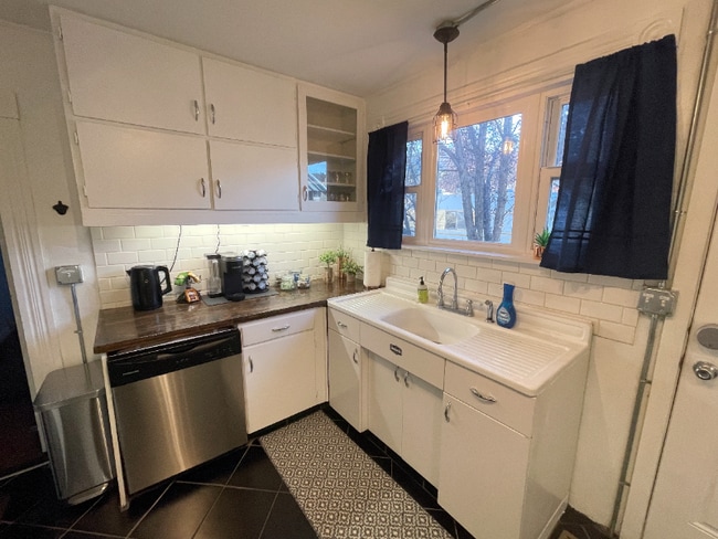 Photo - 711 W 5th St