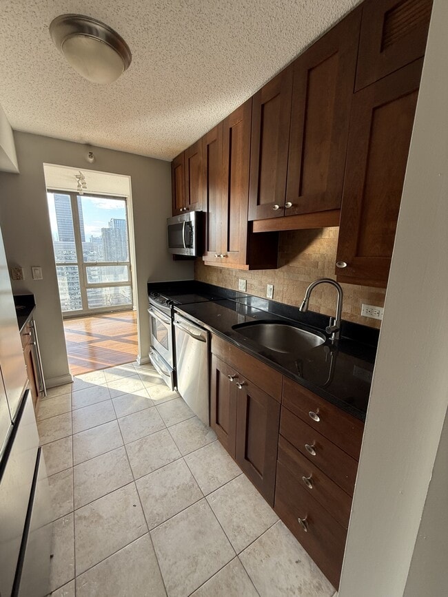 Building Photo - 10 E Ontario St