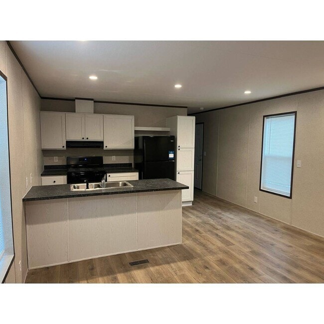 Photo - 103 Hollyhock Ln