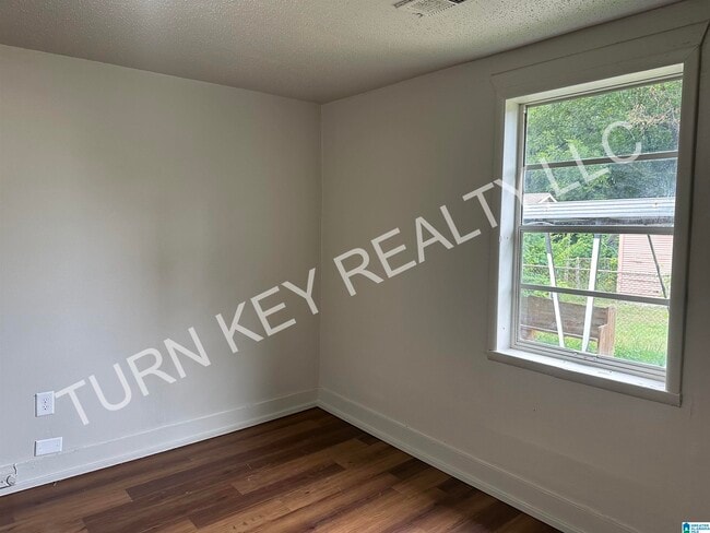 Photo - 2212 20th St N