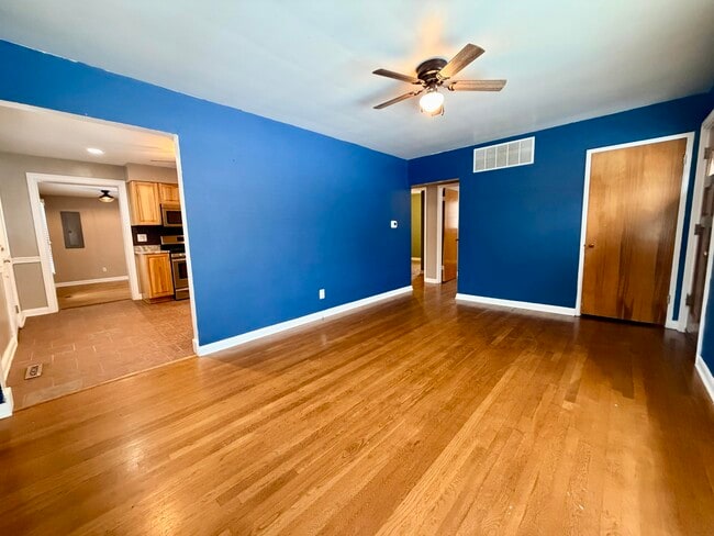 Photo - 1633 Lindy Ln