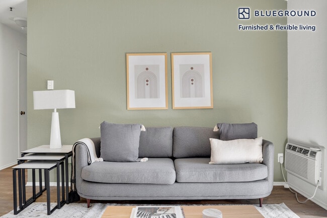 Photo - 1600 Villa St Unidad FL2-ID1068