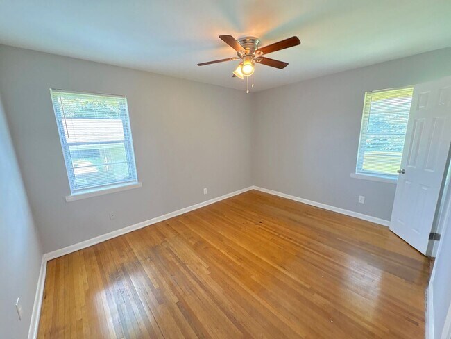 Photo - 4493 Westmont Rd