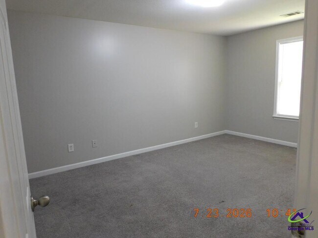 Photo - 128 Kingston Village Dr