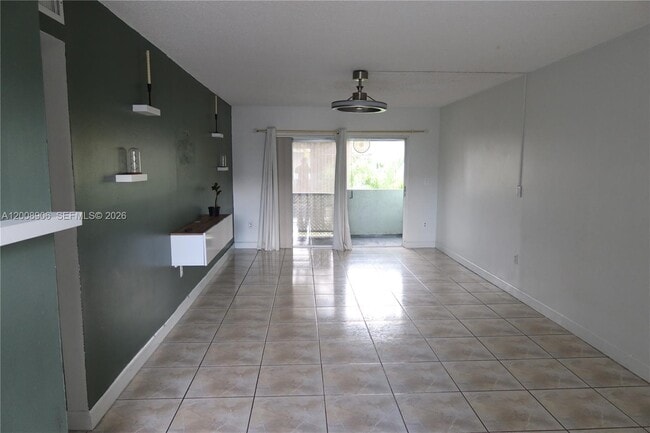 Building Photo - 1725 W 60th St Unit F330